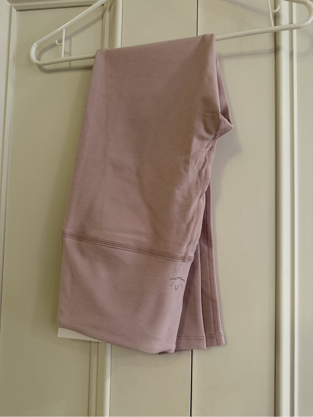 Beyond Yoga Spacedye Caught in the Midi High-Waisted leggings in pale pink. NWT.